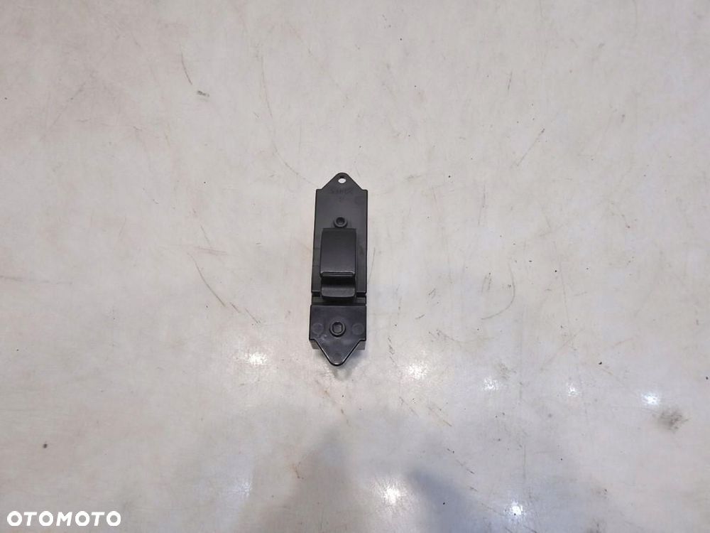 PRZYCISK SZYBY PRAWY TYŁ MITSUBISHI LANCER VIII 8608A066 - 2