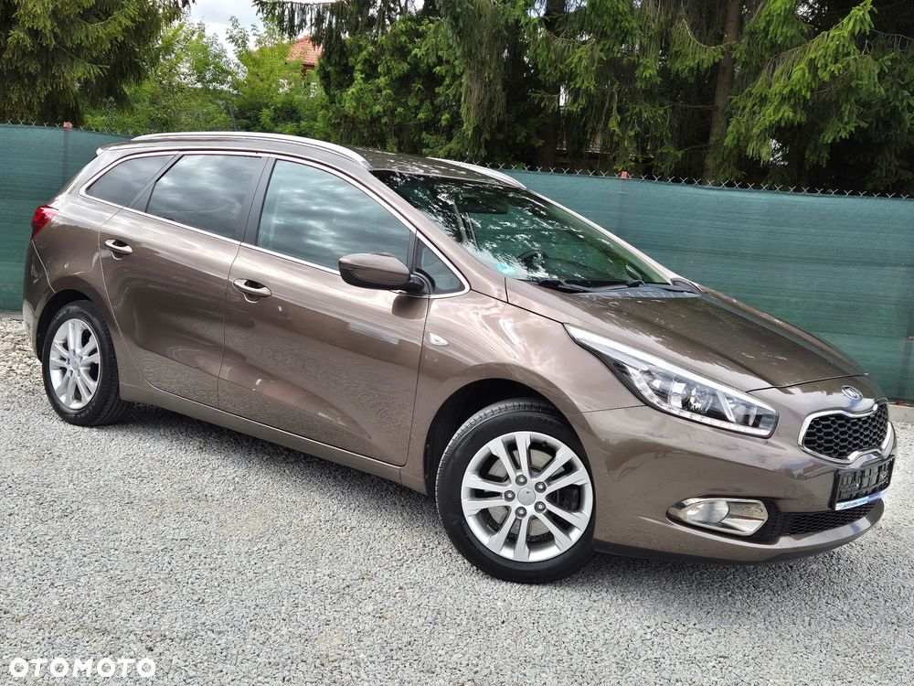 Kia Ceed 1.6 GDI Fifa World Cup Edition - 14