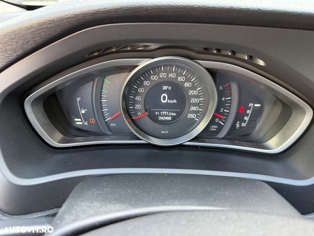 Volvo V40 D2 Powershift Momentum - 23