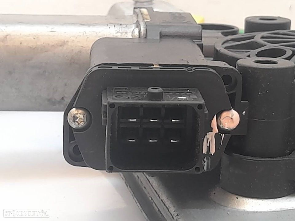 ELEVADOR DE VIDRO FRONTAL DIREITO OPEL CORSA D 2009 -72005001 - 2