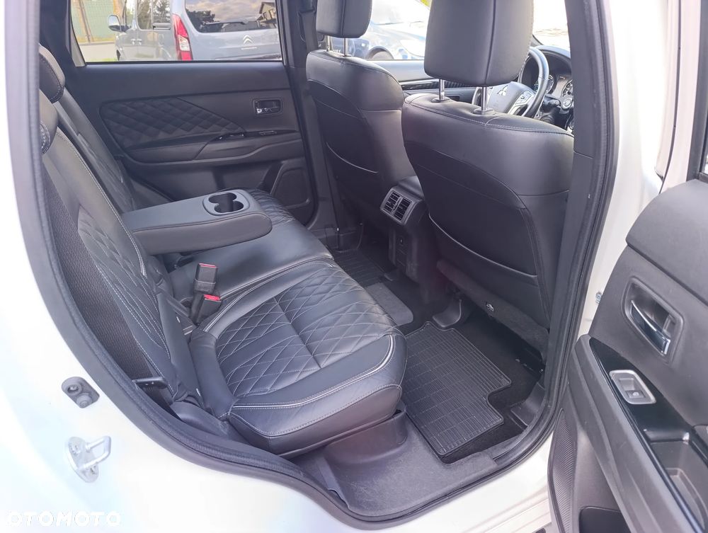 Mitsubishi Outlander 2.4 4WD Diamant+ - 17