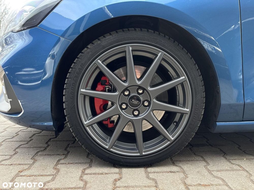 Ford Focus - 36