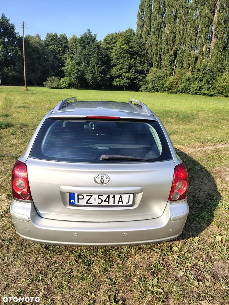 Toyota Avensis 2.0 D-4D Luna - 4