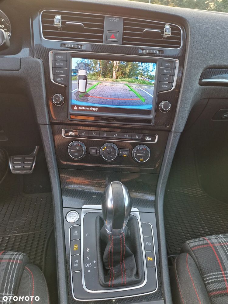 Volkswagen Golf - 11
