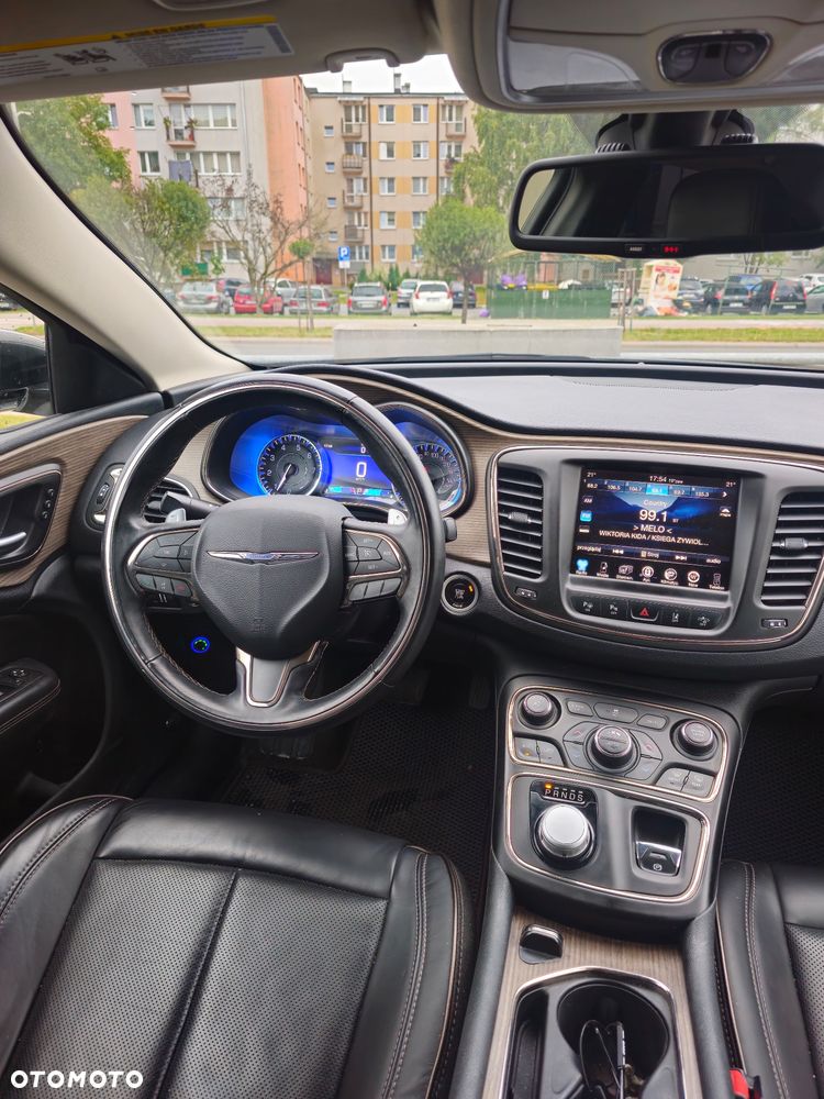 Chrysler 200 - 9