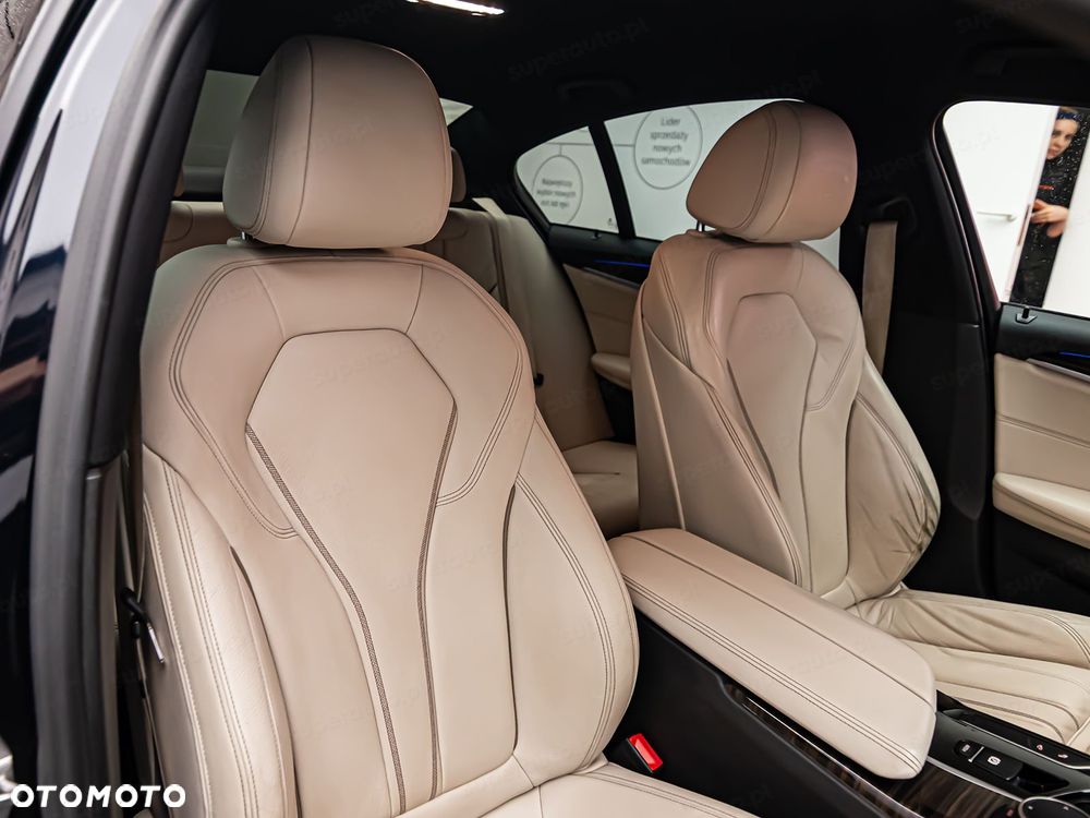 BMW Seria 5 530i xDrive - 11