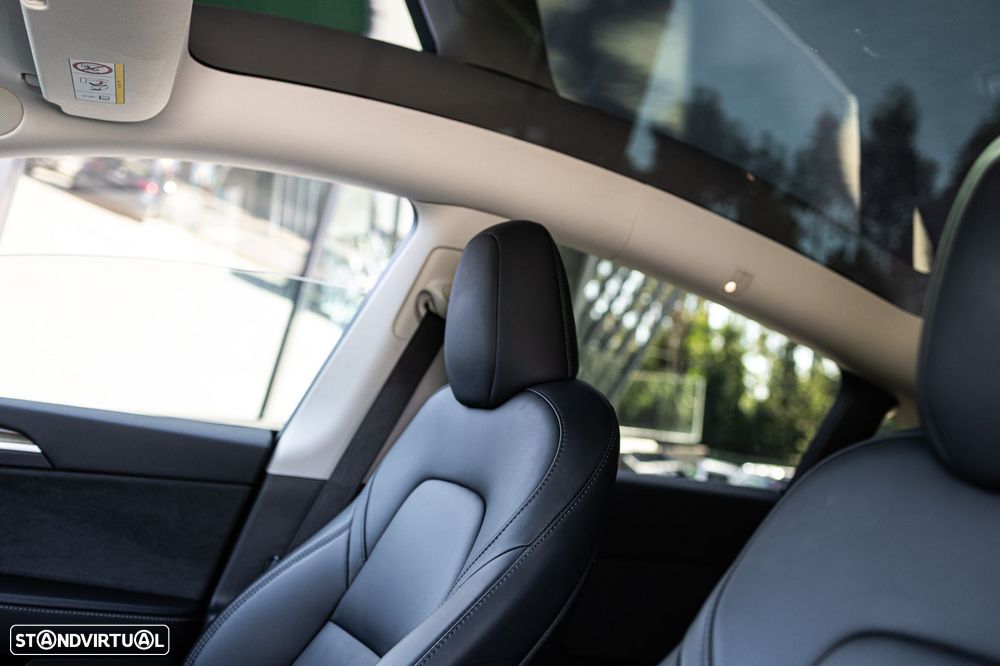 Tesla Model Y Standard RWD - 22