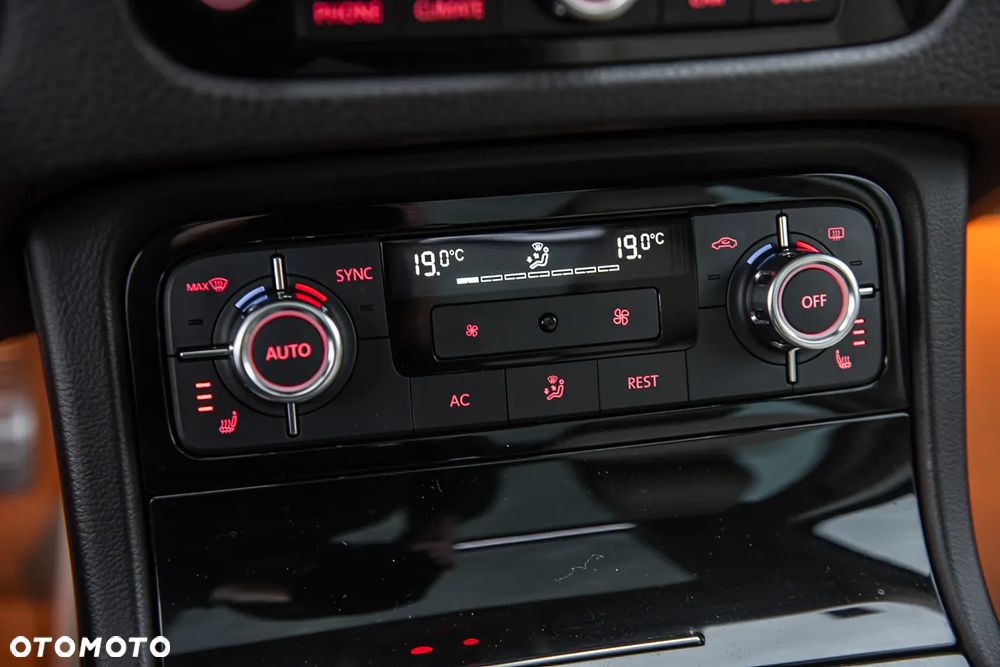 Volkswagen Touareg 3.0 V6 TDI BMT R-Style - 30