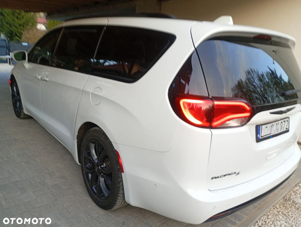 Chrysler Pacifica - 2