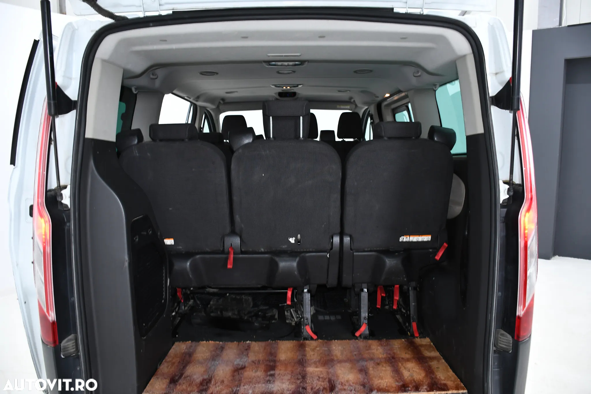 Ford Tourneo Custom - 23