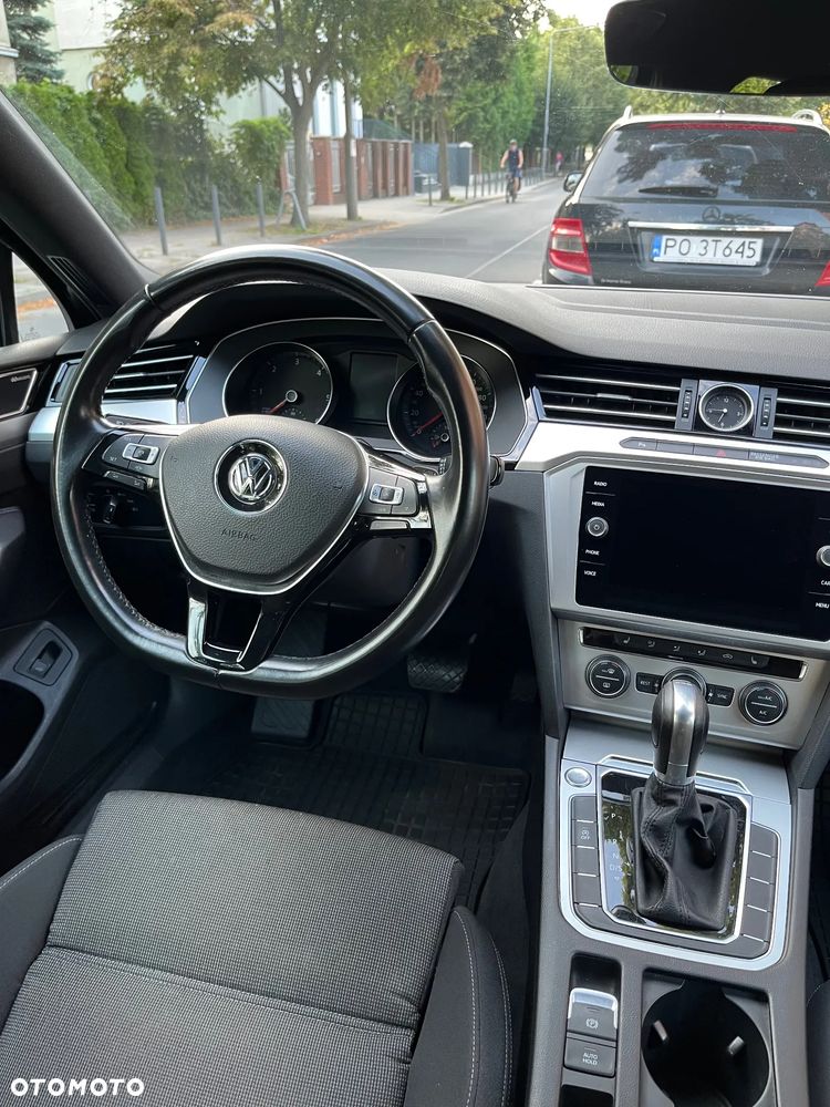 Volkswagen Passat 2.0 TDI SCR DSG Comfortline - 32