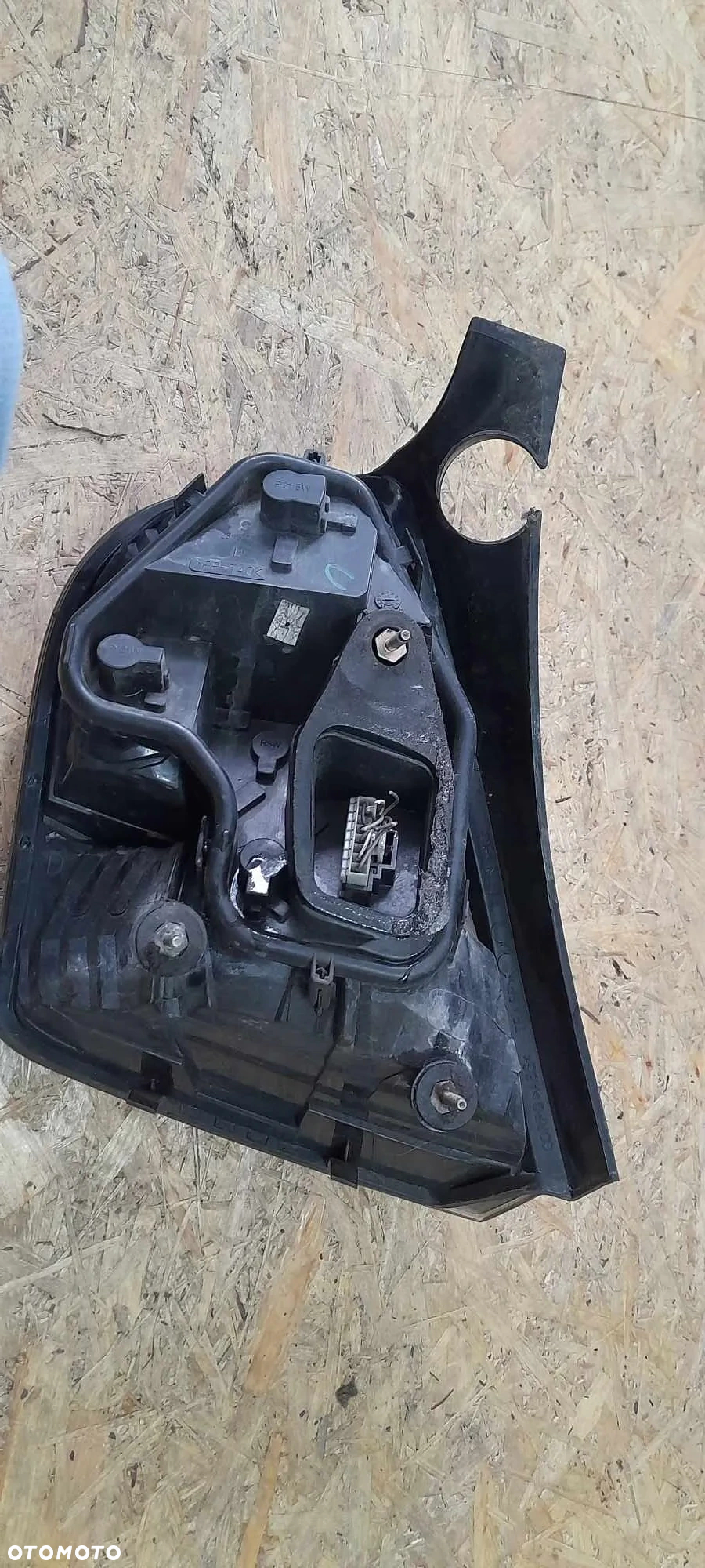 LAMPA  PRAWA LEWA  TYŁ FIAT STILO I HATCHBACK 3 D - 4