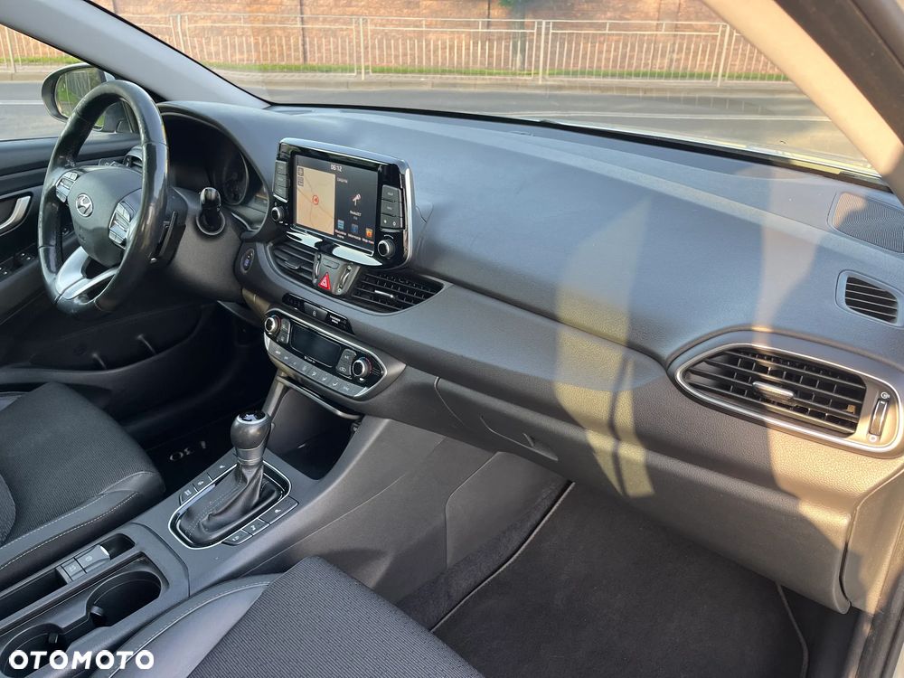 Hyundai i30 1.6 D Premiere Luxury DCT - 22
