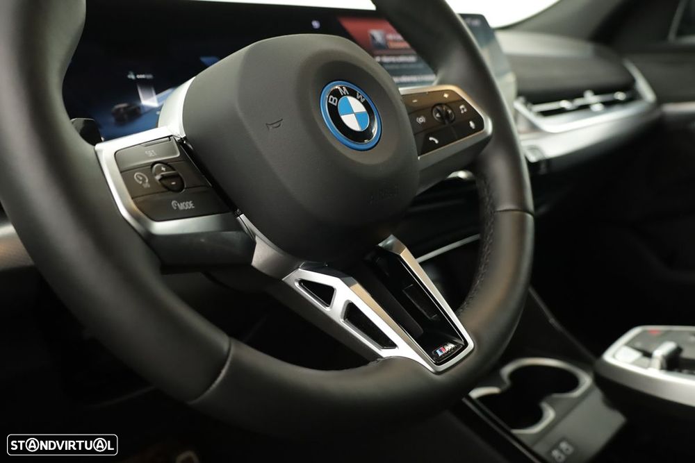 BMW iX2 eDrive20 Pack Desportivo M - 17