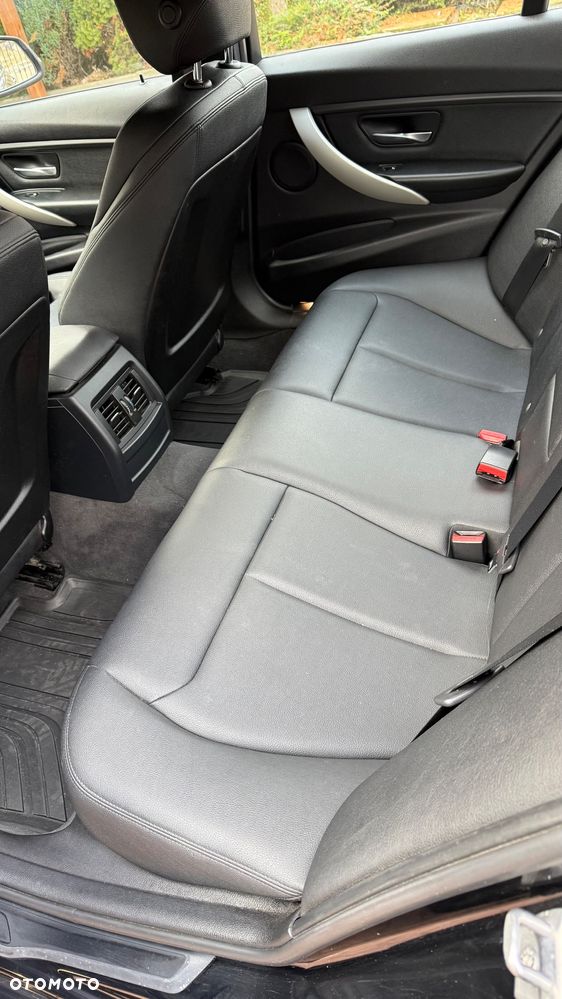 BMW Seria 3 320i xDrive - 14