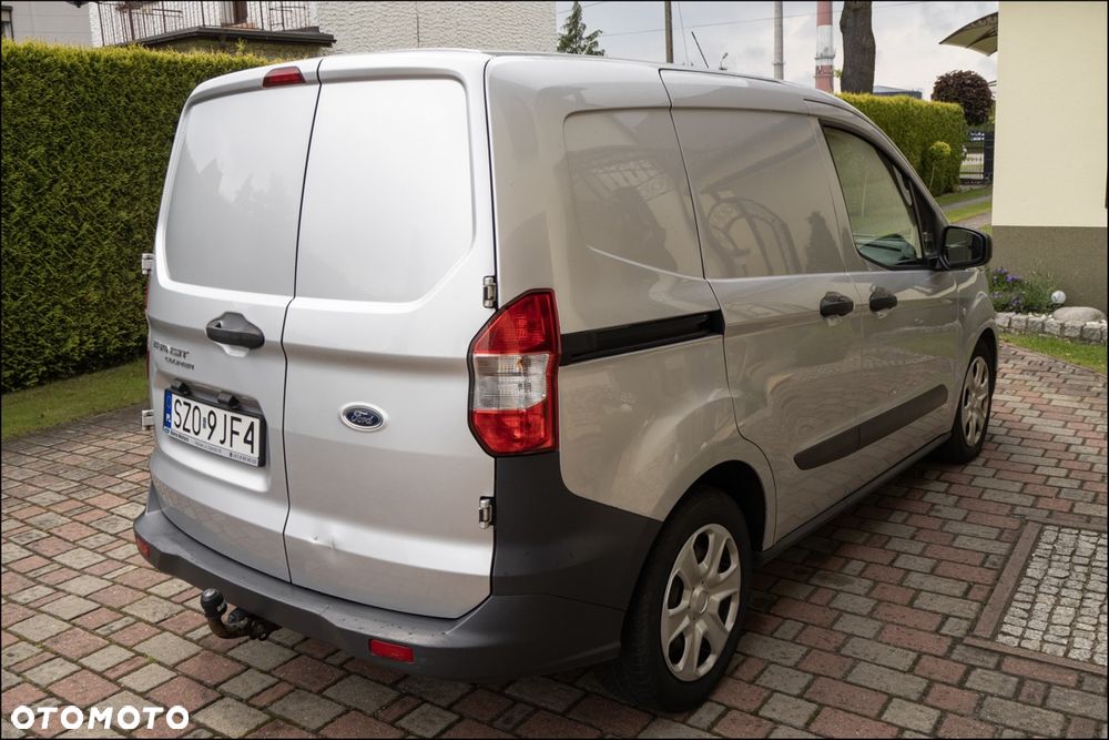Ford Transit Courier - 4
