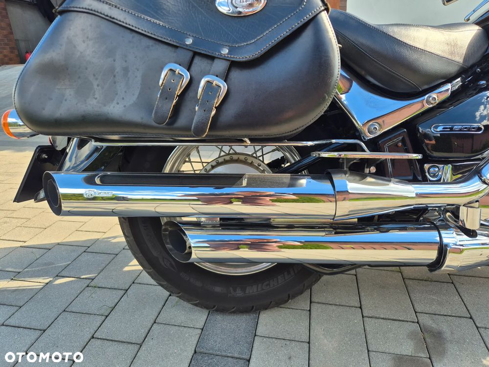 Suzuki Intruder - 8