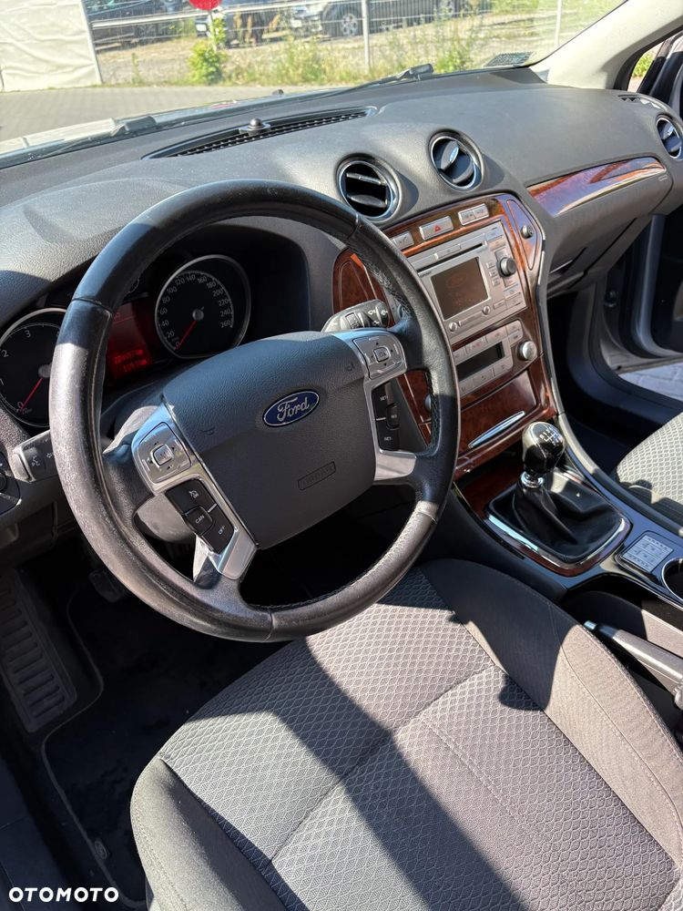 Ford Mondeo 2.0 TDCi Ghia - 12