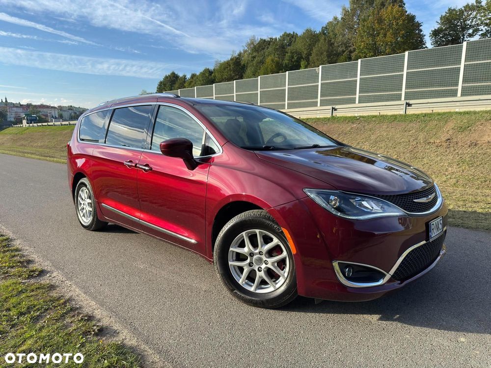 Chrysler Pacifica - 4
