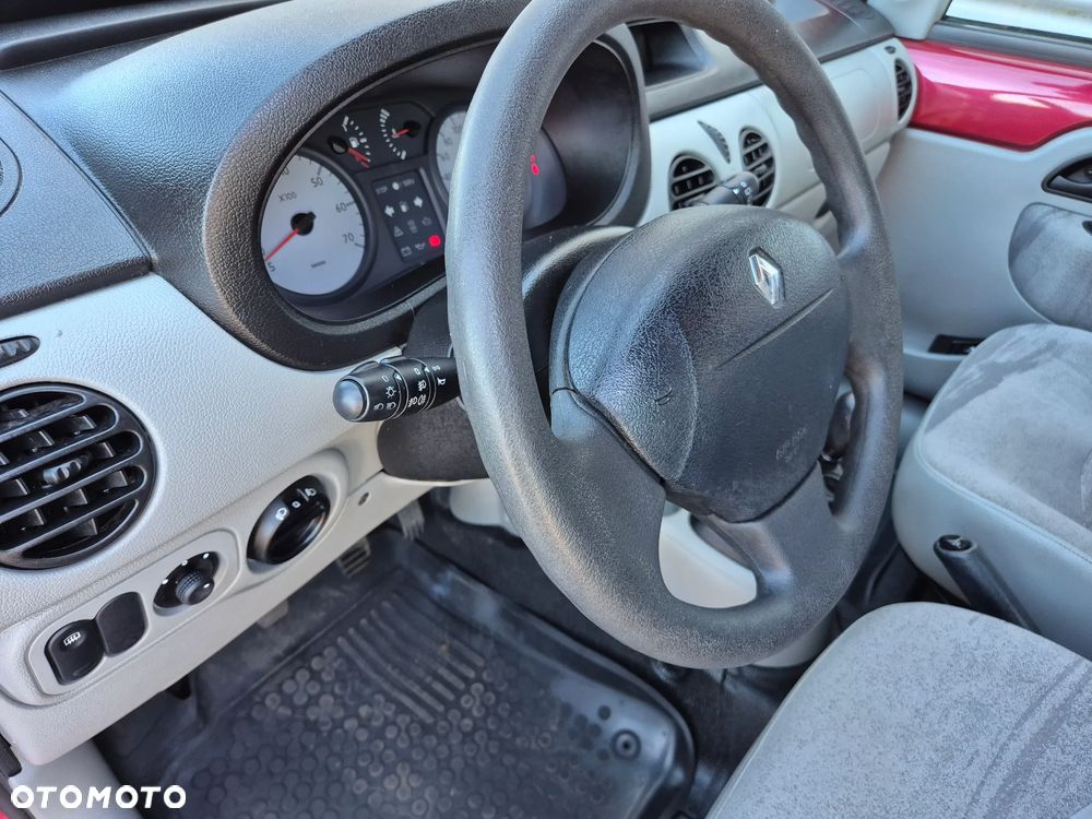 Renault Kangoo 1.6 16V Privilege - 12