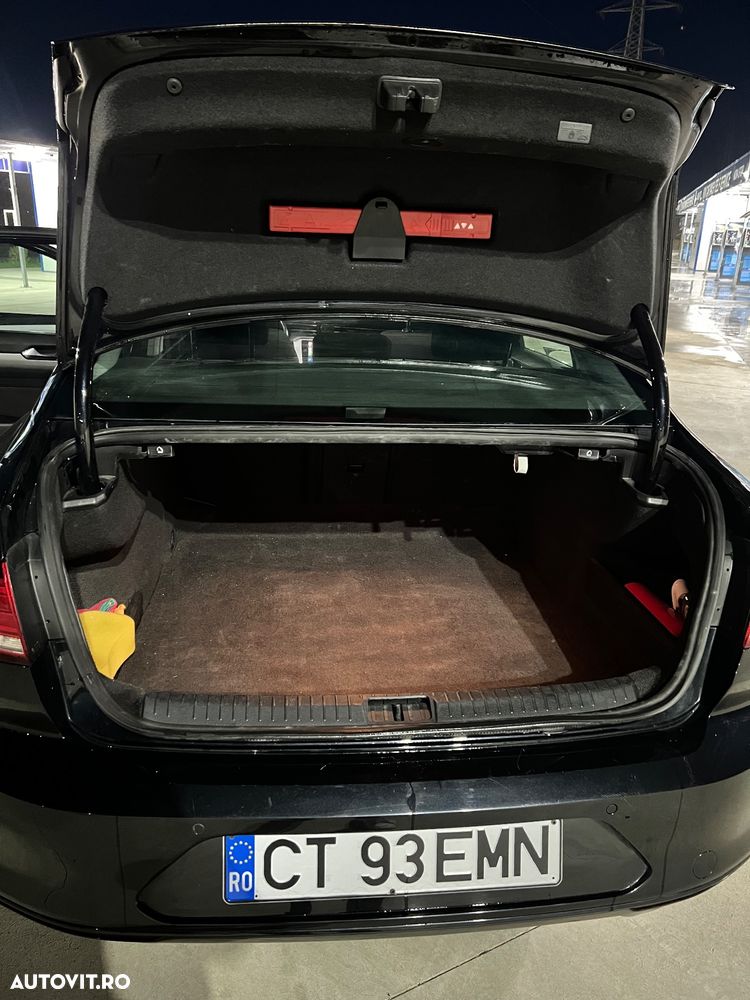 Volkswagen Passat - 11