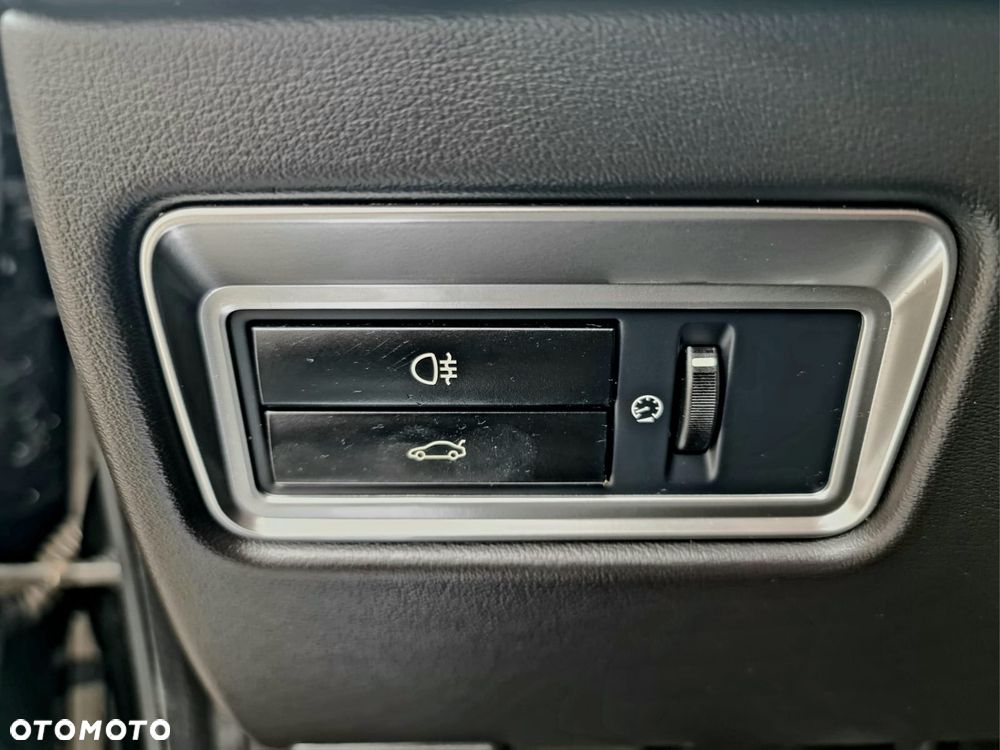 Jaguar XF 2.2 D R-Sport - 33