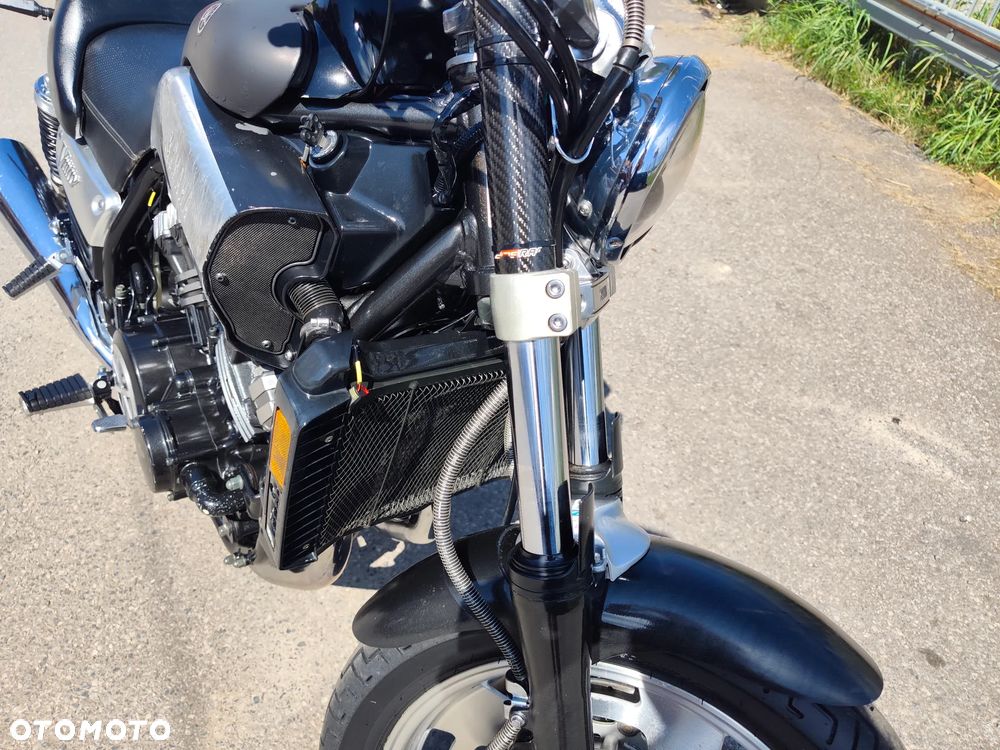 Yamaha Venture - 32