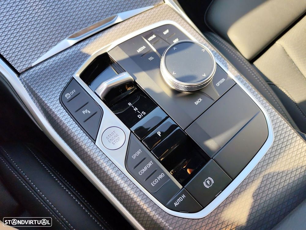 BMW 320 d Pack Desportivo M Pro Auto - 17