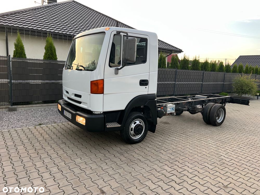 Nissan Atleon - 2