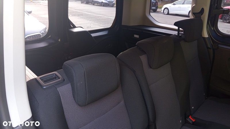 Opel Combo XL 1.2 Turbo Essentia S&S - 13