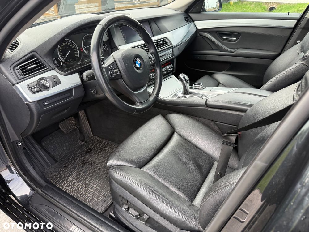 BMW Seria 5 525d Sport-Aut Luxury Line - 9