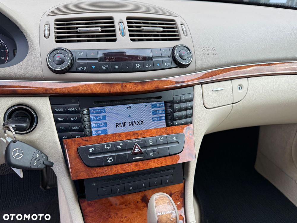Mercedes-Benz Klasa E 500 4-Matic T Elegance - 31