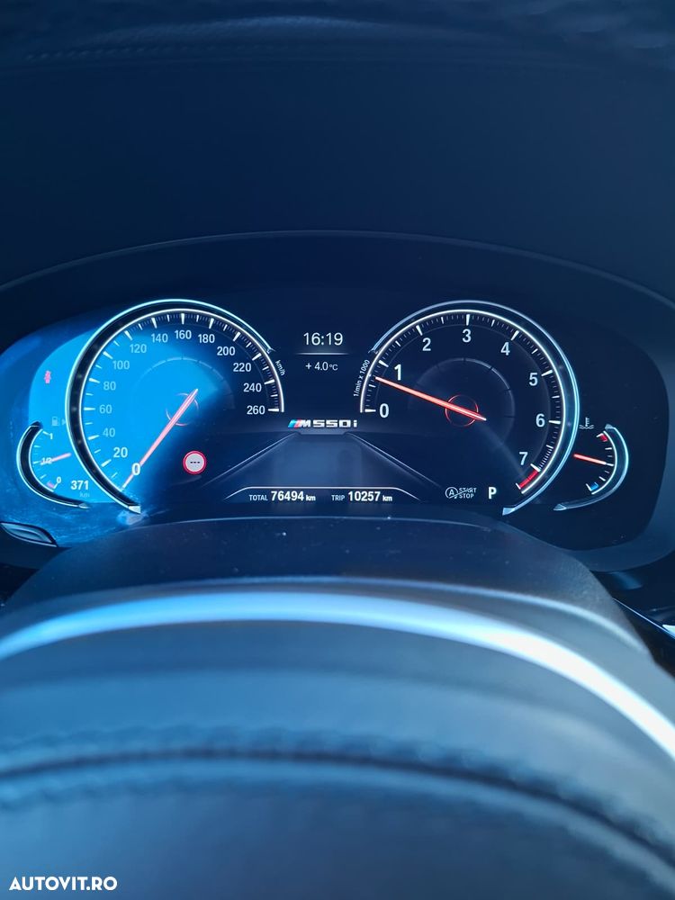 BMW Seria 5 550i xDrive - 14