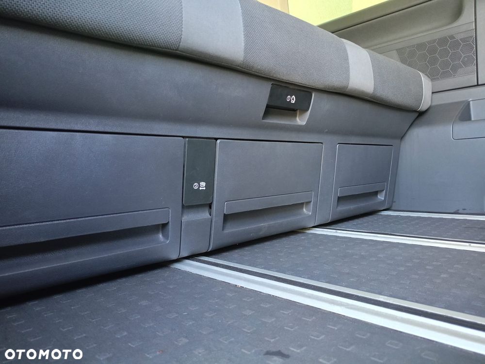 Volkswagen Multivan - 30