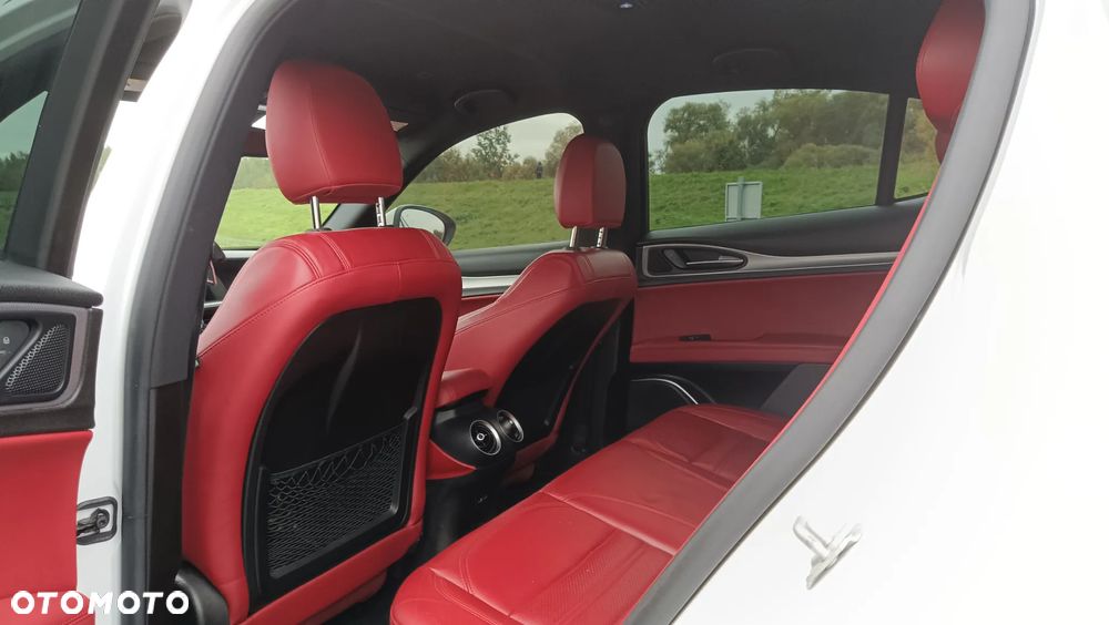 Alfa Romeo Stelvio 2.0 Turbo 16V AT8-Q4 Ti - 20