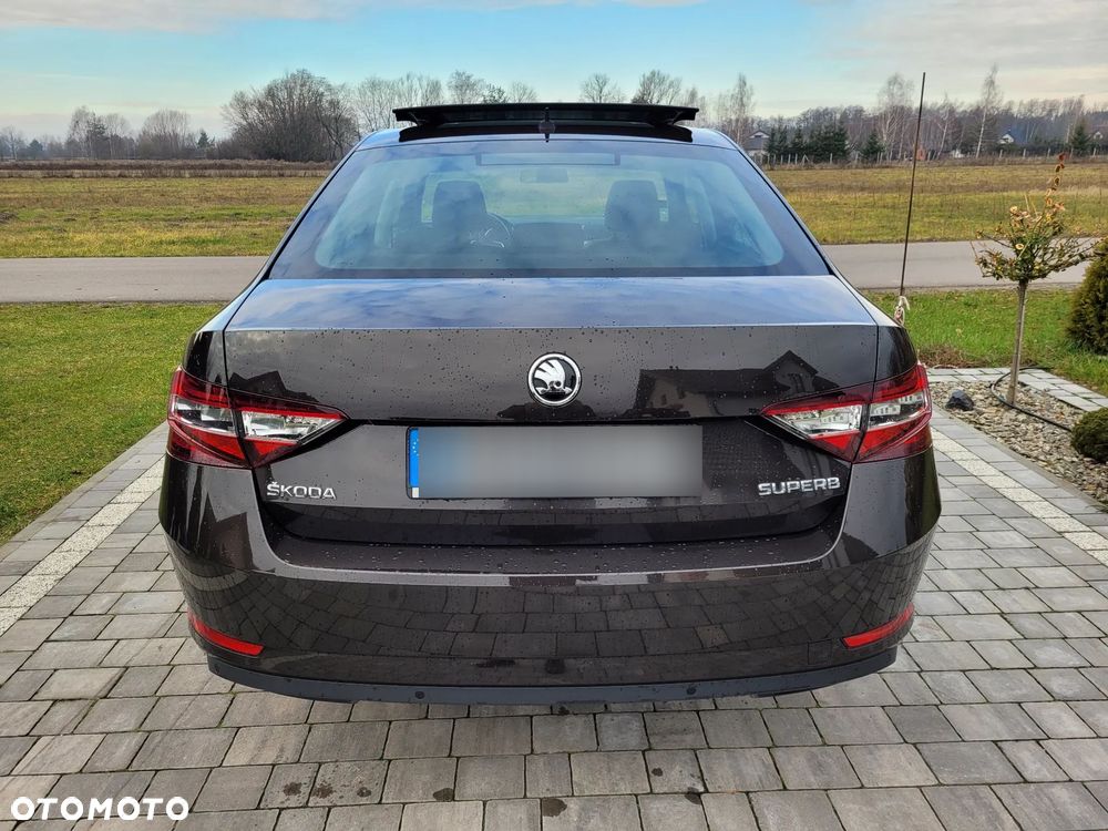 Skoda Superb 2.0 TDI Premium Edition - 8