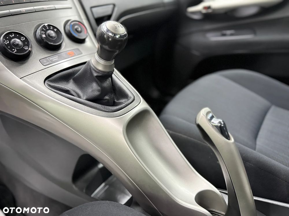 Toyota Auris 1.6 VVT-i Executive - 12