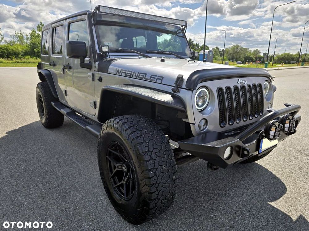 Jeep Wrangler 3.6 Unlim Sahara - 17