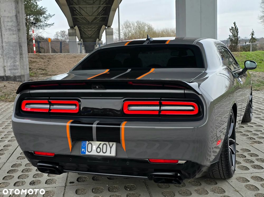 Dodge Challenger - 24