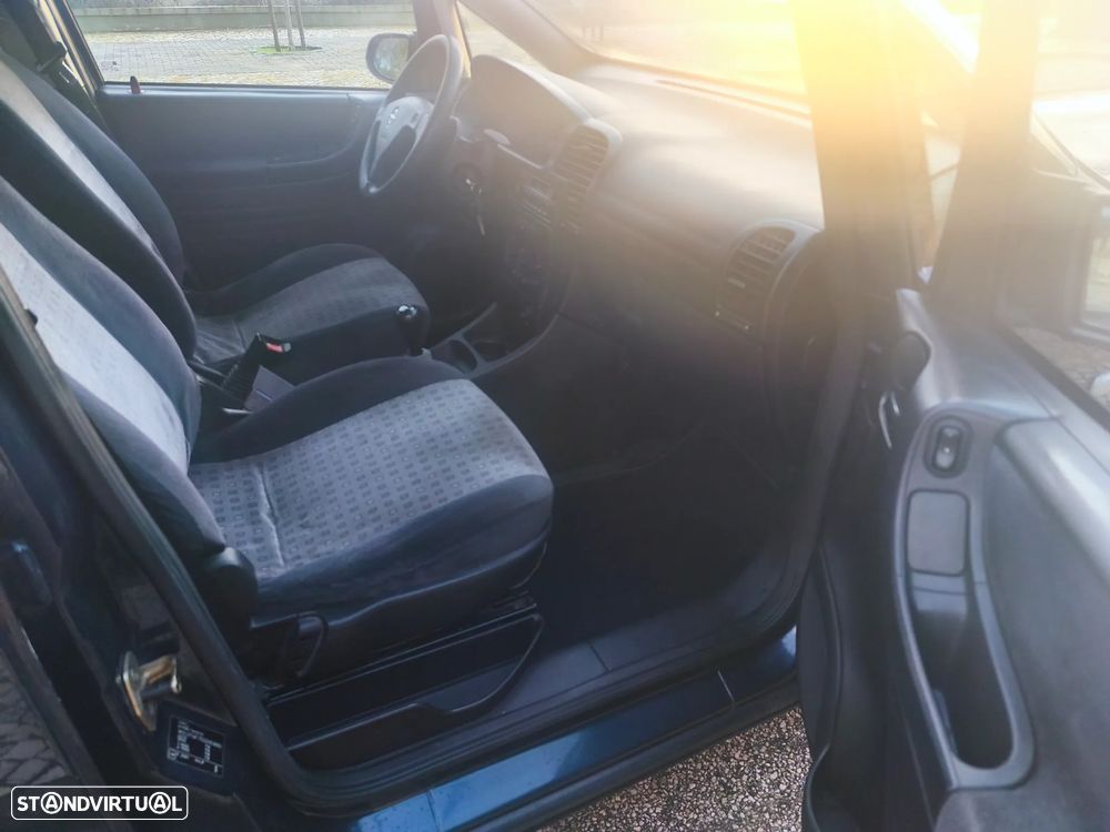Opel Zafira 2.0 DTi - 11