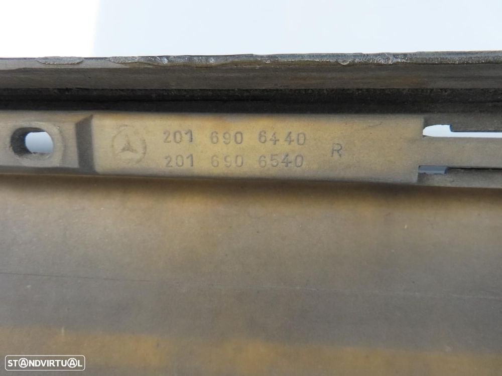 Embaladeira Plástica Direito Usado / Original MERCEDES-BENZ 190 (W201) 201690644... - 3