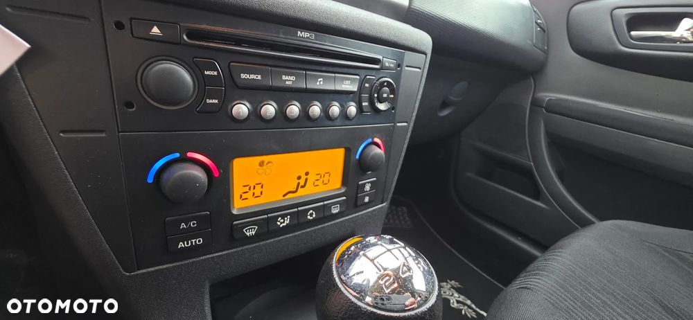 Citroën C4 1.4 16V Advance - 21