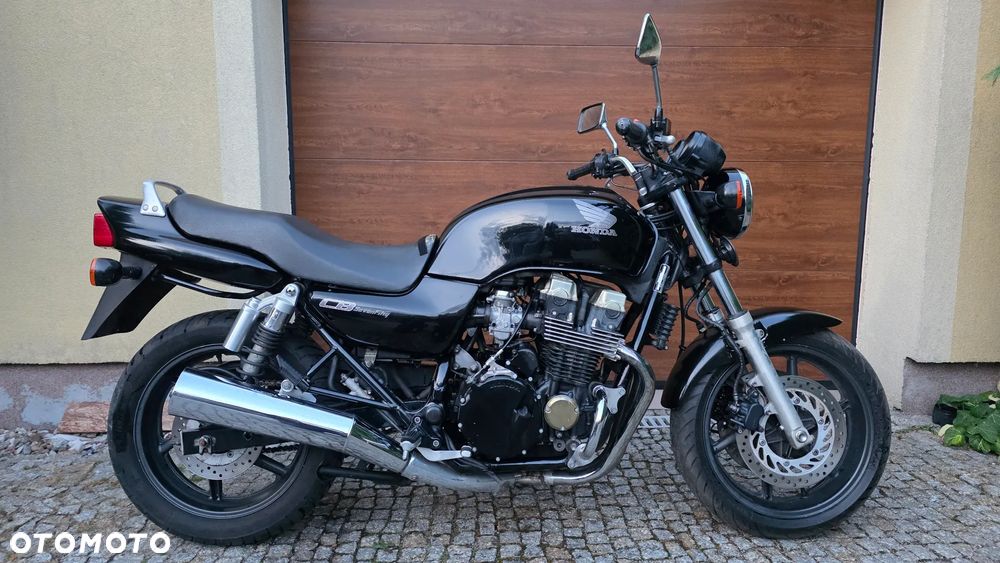Suzuki GSX - 12
