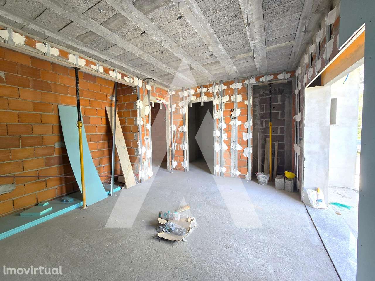 Moradia T3+1 geminada em construção na Vista Alegre – Ílhavo - Grande imagem: 2/20