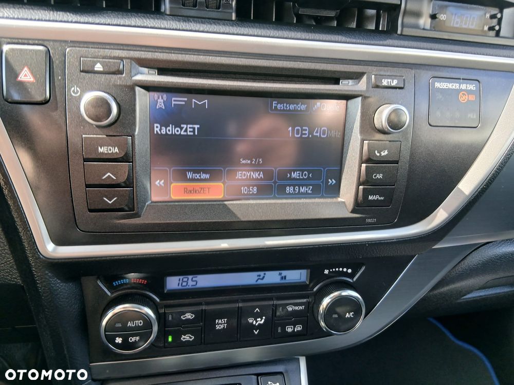 Toyota Auris 1.8 HSD Prestige - 30