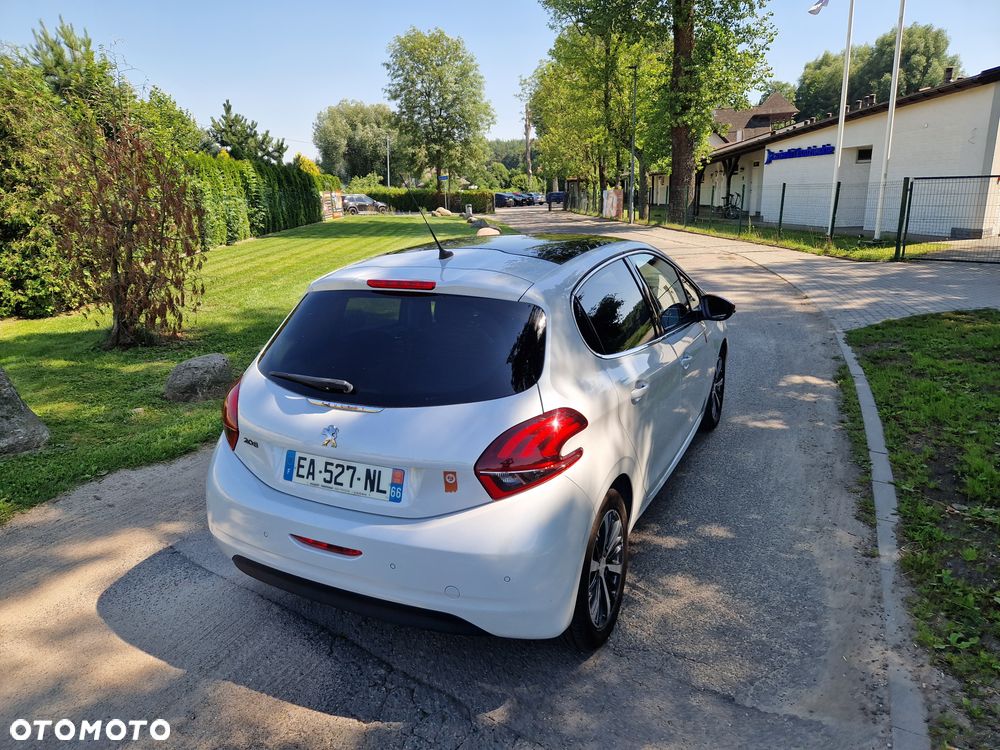 Peugeot 208 - 12