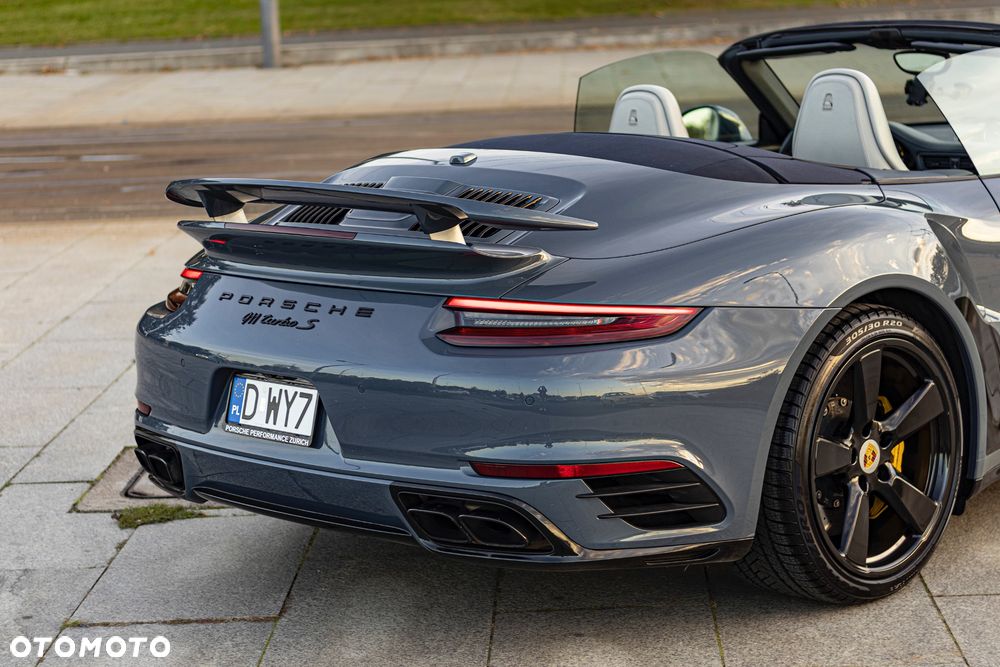 Porsche 911 Turbo S Cabrio - 16