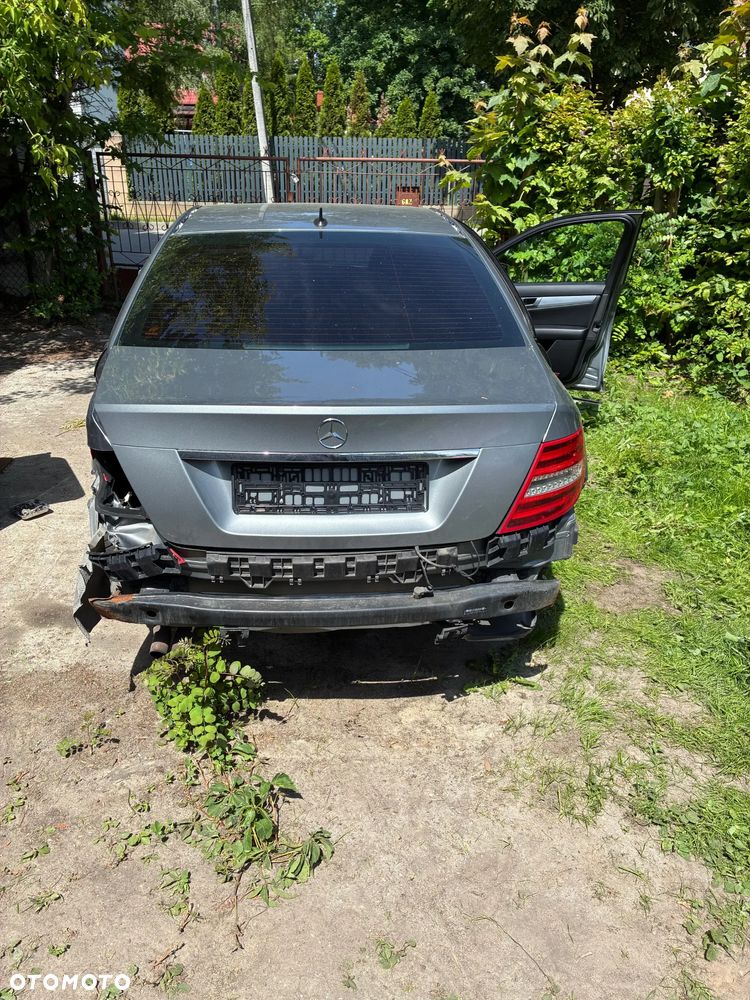 Mercedes-Benz Klasa C 180 CGI Automatik BlueEFFICIENCY Avantgarde - 4