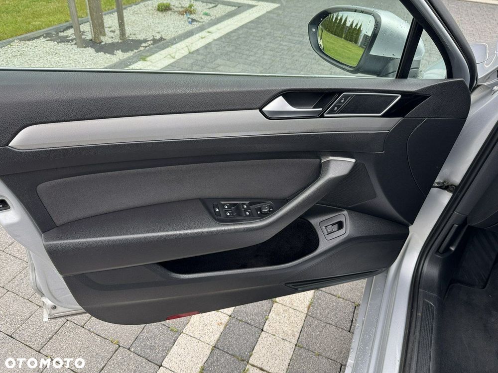 Volkswagen Passat - 17