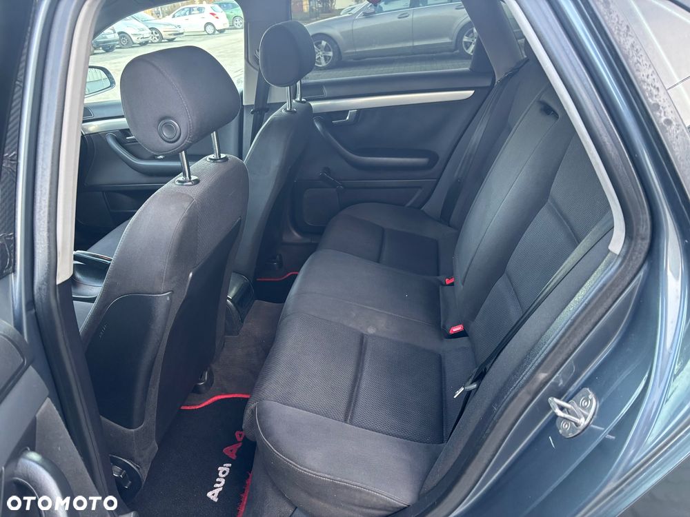 Audi A4 Limousine - 13